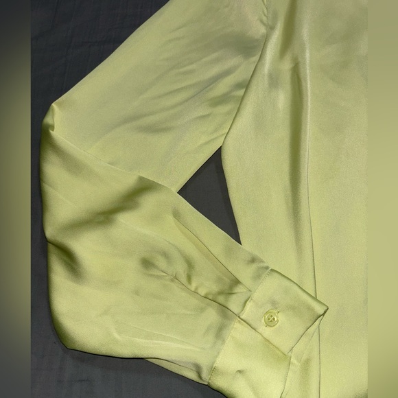 yellow blouse - Picture 3 of 4